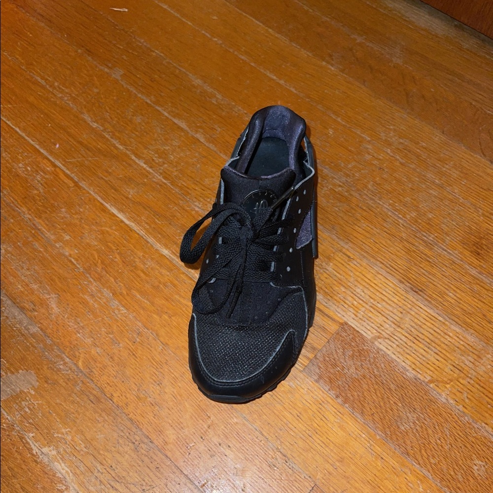 Black Nike huarache Run